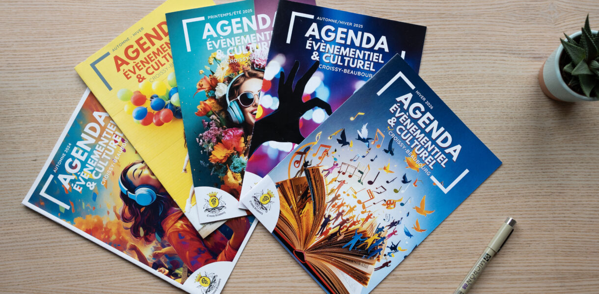 Collection d’agendas événementiels et culturels de Croissy-Beaubourg, design graphique et couvertures colorées.