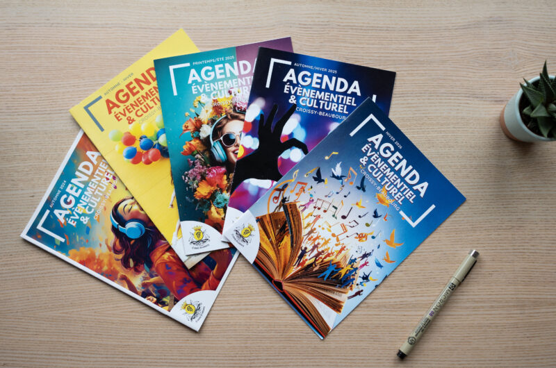 Collection d’agendas événementiels et culturels de Croissy-Beaubourg, design graphique et couvertures colorées.