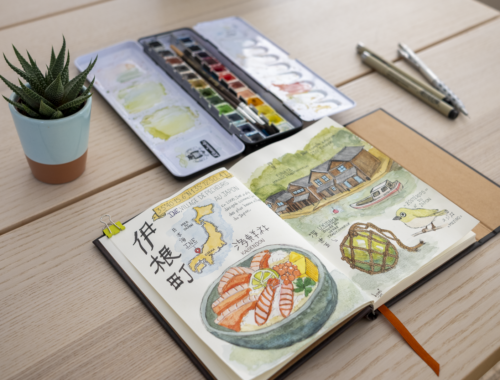 Page de carnet de voyage illustrant Ine au Japon avec kaisendon, funaya et carte du Japon.